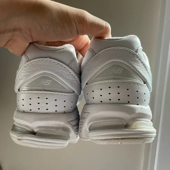 New Balance Sneakers Sz 8.5 - Picture 10 of 12